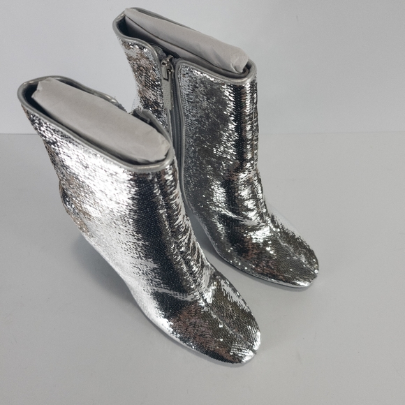 Kendall + Kylie Haedyn5 Sequined Block Heel Booties Silver -6.5 - Picture 4 of 5